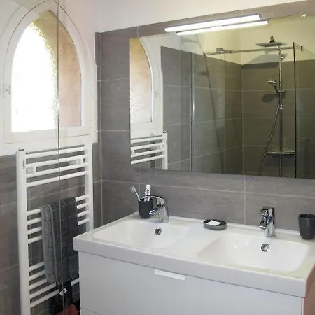 Sainte-maxime Sleeps 8 Pool Vakantiehuis