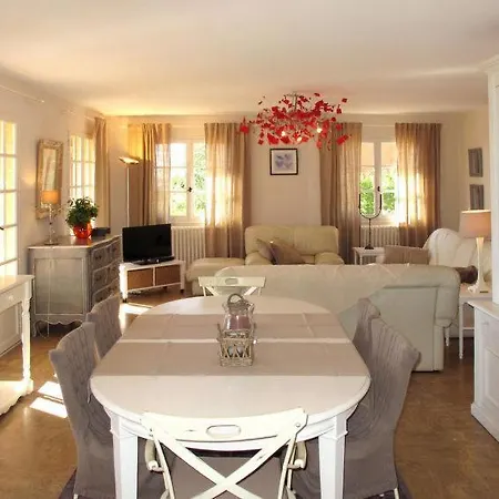 Sainte-maxime Sleeps 8 Pool Vakantiehuis