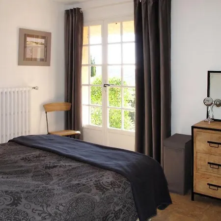Sainte-maxime Sleeps 8 Pool *